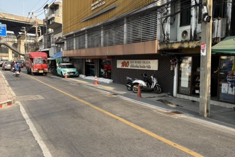 Townhouse in Phra Khanong, Bangkok, Thailand 4 bedrooms № 159060