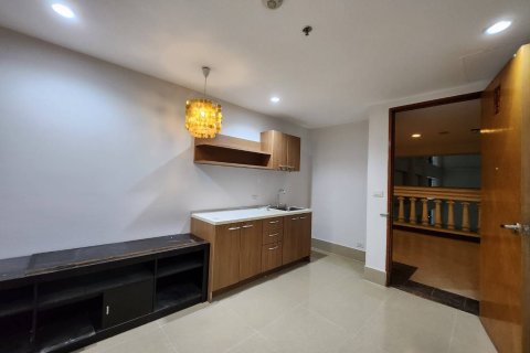 Студия в кондо в Банг Раке, Бангкок, Таиланд № 159058 - фото 3