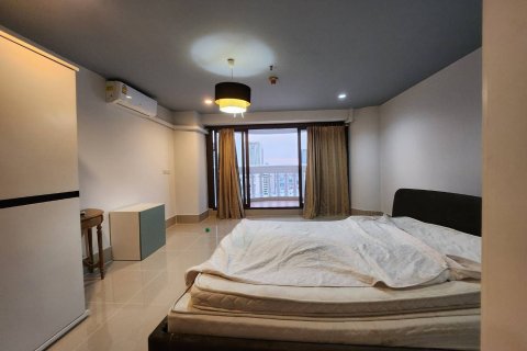 Студия в кондо в Банг Раке, Бангкок, Таиланд № 159058 - фото 2