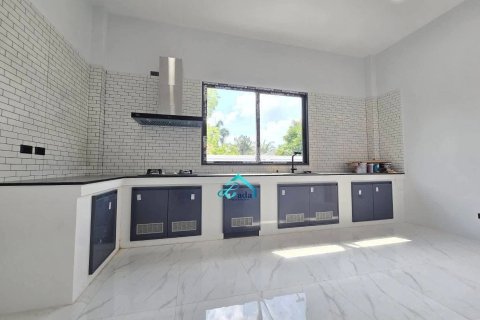 House in Surat Thani, Thailand 3 bedrooms № 159061 - photo 10