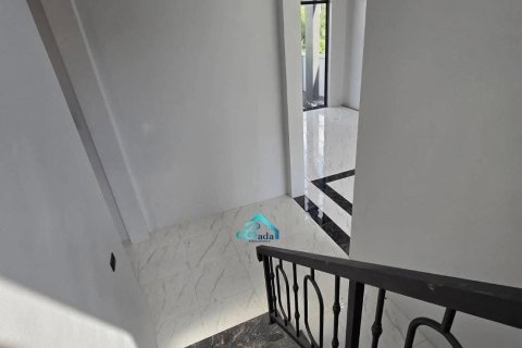 House in Surat Thani, Thailand 3 bedrooms № 159061 - photo 4