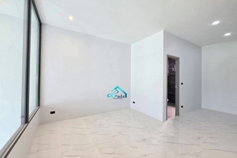 House in Surat Thani, Thailand 3 bedrooms № 159061 - photo 9