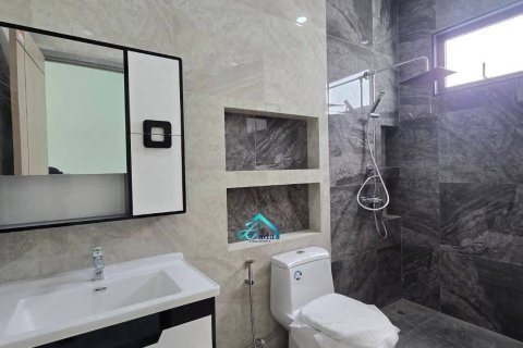 House in Surat Thani, Thailand 3 bedrooms № 159061 - photo 8