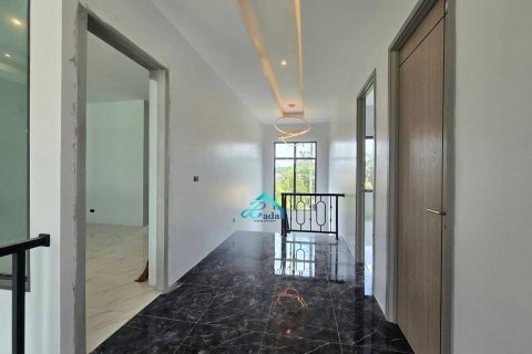 House in Surat Thani, Thailand 3 bedrooms № 159061 - photo 17