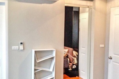 Condo in Bangkok, Thailand, 1 bedroom  № 117080 - photo 9