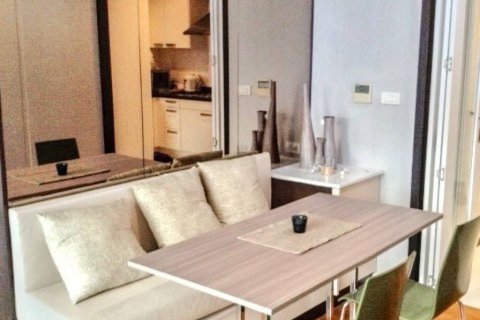 Condo in Bangkok, Thailand, 1 bedroom  № 117080 - photo 3
