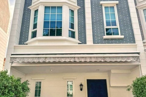 Таунхаус в Бангкоке, Таиланд с 3 спальнями № 117075 - фото 1