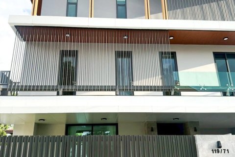 Villa in Lat Phrao, Bangkok, Thailand 4 bedrooms № 161754 - photo 2