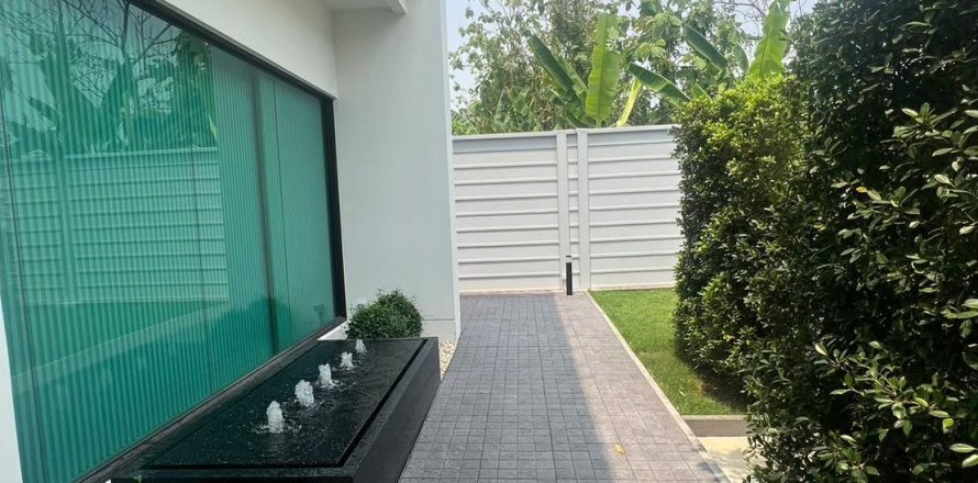 House in Nonthaburi, Thailand 4 bedrooms № 161755