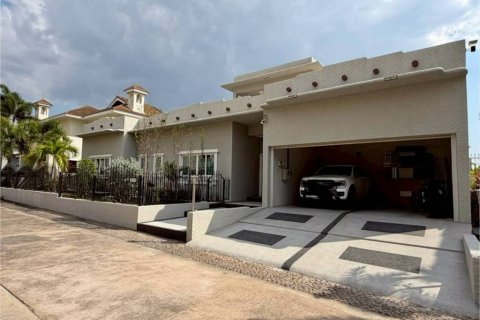 Вилла в Паттайе, Таиланд с 3 спальнями  № 172952