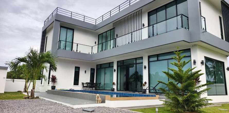 Villa in Hua Hin, Thailand 4 bedrooms № 153378