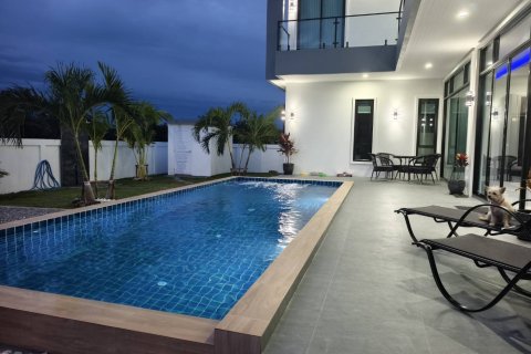 Villa in Hua Hin, Thailand 4 bedrooms № 153378 - photo 12