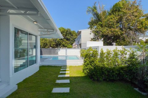 Дом в Банг Ламунге, Таиланд с 3 спальнями  № 161408 - фото 2