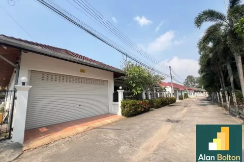 Casa de 4 dormitorios en Pattaya, Tailandia № 211338 - foto 6