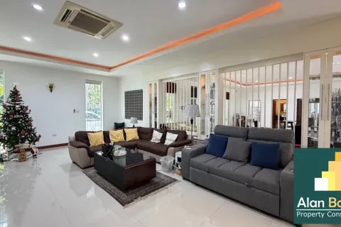 Casa de 4 dormitorios en Pattaya, Tailandia № 211338 - foto 16