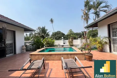 Casa de 4 dormitorios en Pattaya, Tailandia № 211338 - foto 11