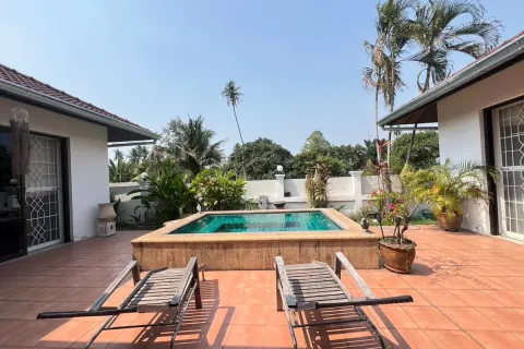 Casa de 4 dormitorios en Pattaya, Tailandia № 211338 - foto 17