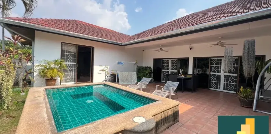 Casa de 4 dormitorios en Pattaya, Tailandia № 211338