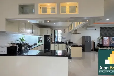 Casa de 4 dormitorios en Pattaya, Tailandia № 211338 - foto 3