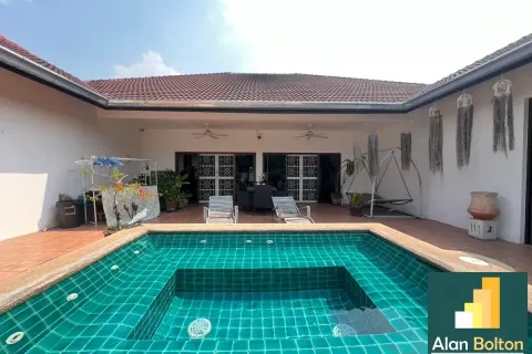 Casa de 4 dormitorios en Pattaya, Tailandia № 211338 - foto 5