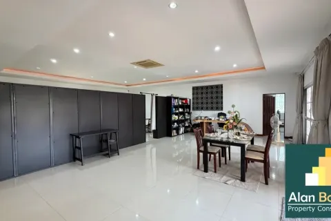 Casa de 4 dormitorios en Pattaya, Tailandia № 211338 - foto 13
