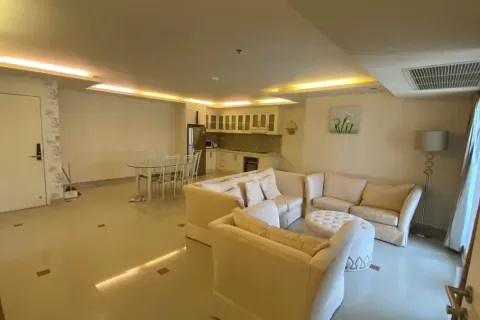 Casa de 6 dormitorios en Pattaya, Tailandia № 211339 - foto 30