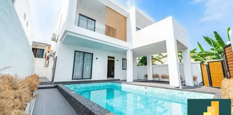 Casa de 6 dormitorios en Pattaya, Tailandia № 211339