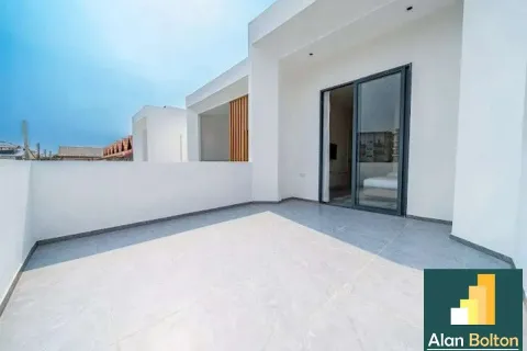 Casa de 6 dormitorios en Pattaya, Tailandia № 211339 - foto 12