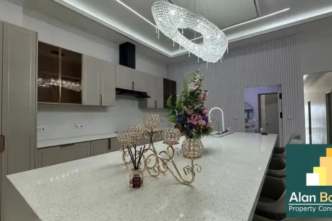 Casa de 4 dormitorios en Pattaya, Tailandia № 211337 - foto 4