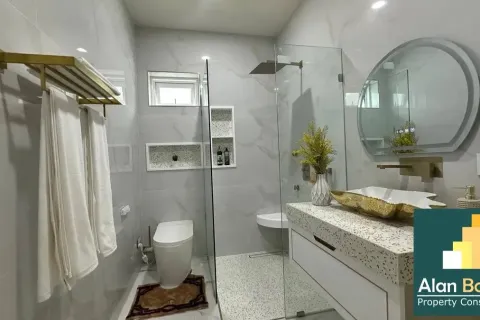 Casa de 4 dormitorios en Pattaya, Tailandia № 211337 - foto 9