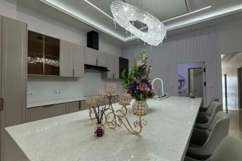 Casa de 4 dormitorios en Pattaya, Tailandia № 211337 - foto 17