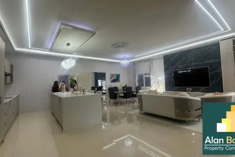Casa de 4 dormitorios en Pattaya, Tailandia № 211337 - foto 6