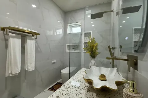 Casa de 4 dormitorios en Pattaya, Tailandia № 211337 - foto 14