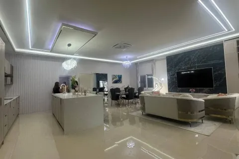 Casa de 4 dormitorios en Pattaya, Tailandia № 211337 - foto 15