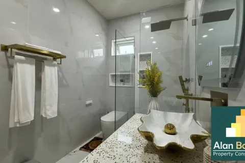 Casa de 4 dormitorios en Pattaya, Tailandia № 211337 - foto 8