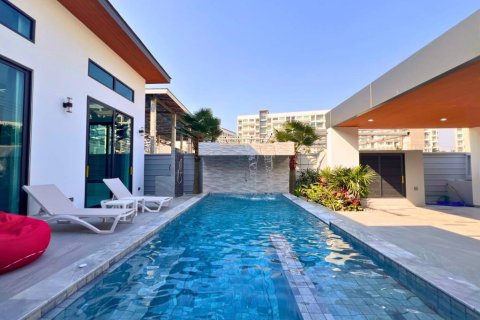 Villa in Pattaya, Thailand 4 bedrooms № 157814