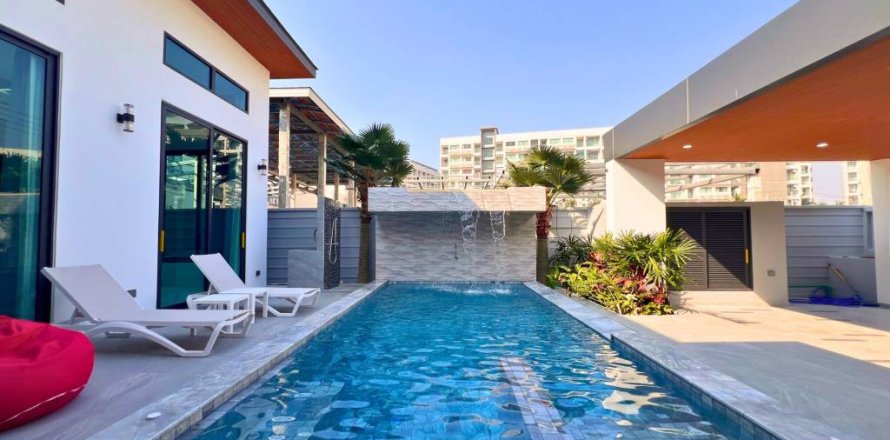 Villa in Pattaya, Thailand 4 bedrooms № 157814