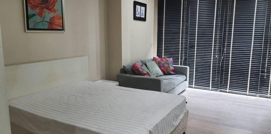 Studio in the Condo in Watthana, Bangkok, Thailand № 144991