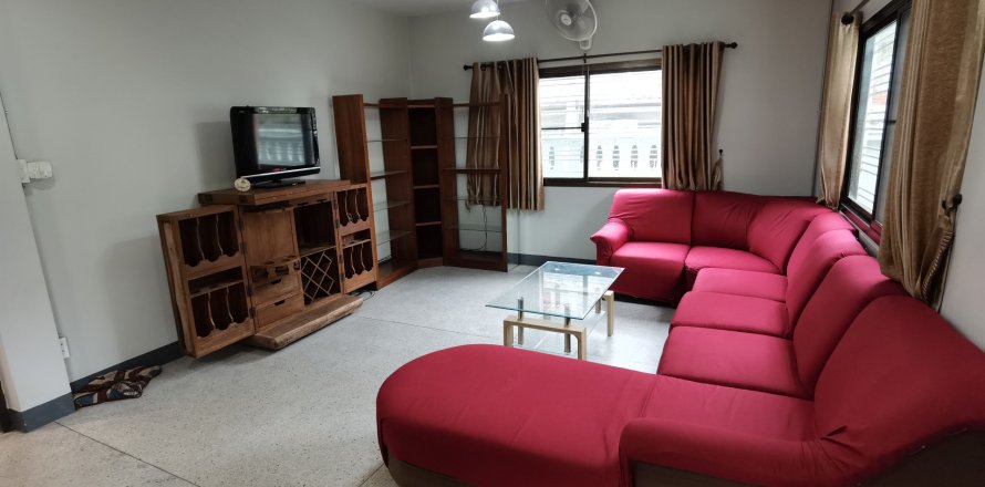 Maison à Chiang Mai, Thaïlande 4 chambres № 146180