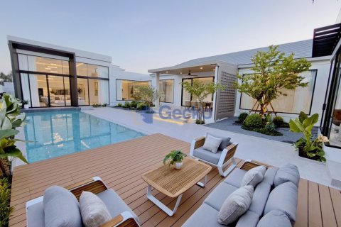 House in Pattaya, Thailand 4 bedrooms № 195888 - photo 3