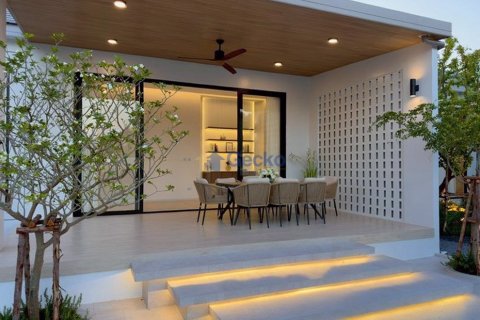 House in Pattaya, Thailand 4 bedrooms № 195888 - photo 13
