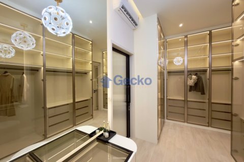 House in Pattaya, Thailand 4 bedrooms № 195888 - photo 23