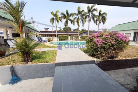 House in Pattaya, Thailand 6 bedrooms № 195884 - photo 2