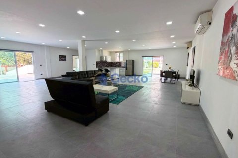 House in Pattaya, Thailand 6 bedrooms № 195884 - photo 5