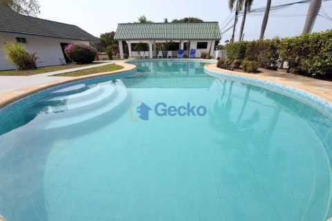 House in Pattaya, Thailand 6 bedrooms № 195884
