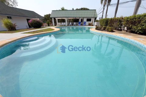 House in Pattaya, Thailand 6 bedrooms № 195884 - photo 18