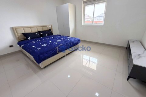 House in Pattaya, Thailand 6 bedrooms № 195884 - photo 9