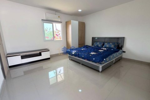 House in Pattaya, Thailand 6 bedrooms № 195884 - photo 8