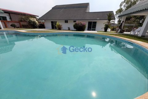 House in Pattaya, Thailand 6 bedrooms № 195884 - photo 3