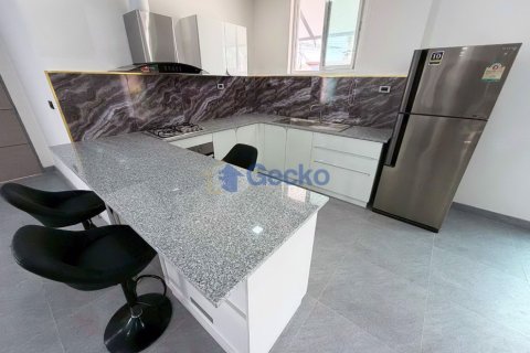 House in Pattaya, Thailand 6 bedrooms № 195884 - photo 7